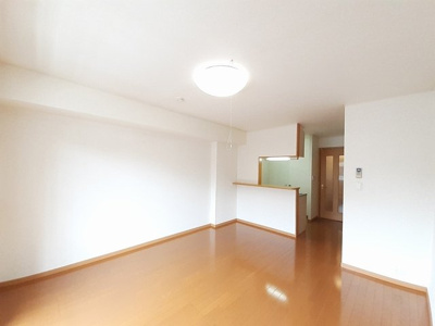 【内装】 | サニーハウス | 明るい室内です