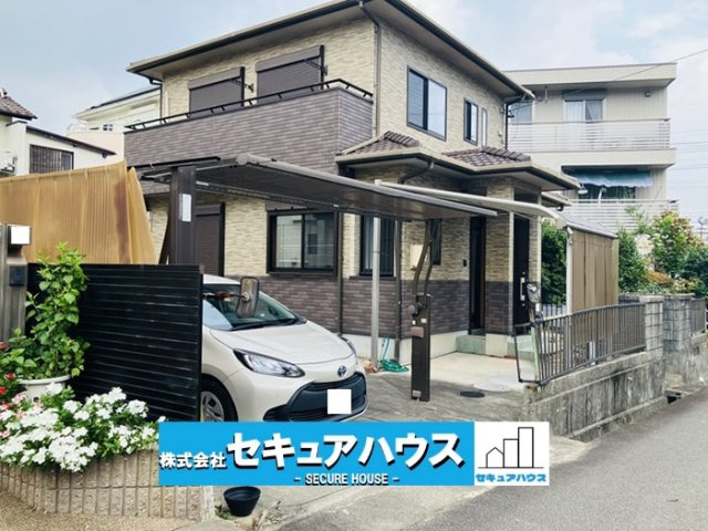 大府市大府町ウド　中古住宅の外観|平成21年築・タマホーム施工の家。
車種により3台駐車可能！
