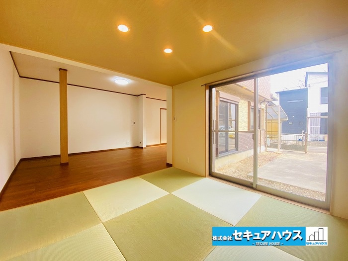 大府市大府町ウド　中古住宅のバルコニー|【バルコニー】
南向きバルコニーのためお洗濯物もすぐに乾きます♪