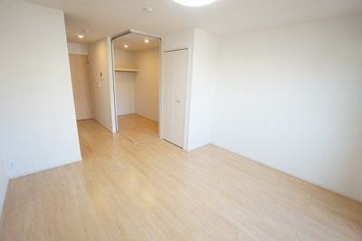 【内装】 | シンプルライフ | 明るい色調の室内です