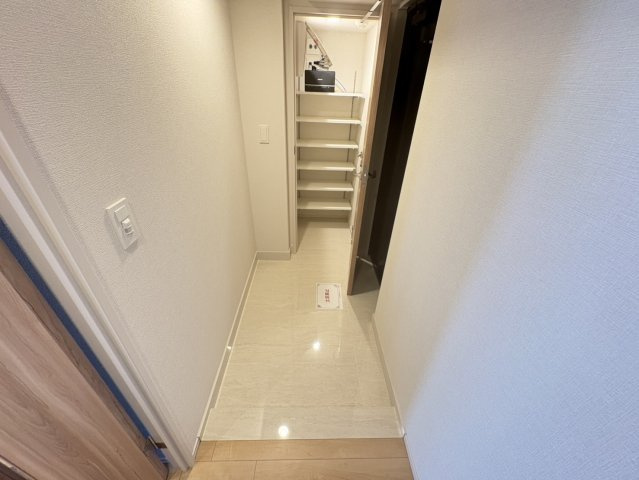 リーフシティ市川ザ・レジデンスの玄関