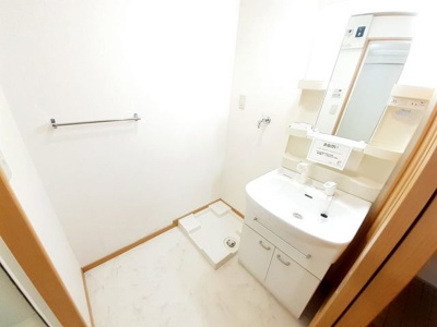 【洗面所】 | セトル．イン鳳 | 広い洗面スペース