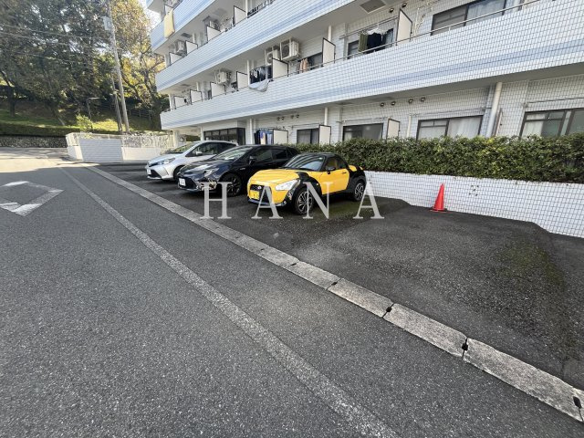 リエス高尾の駐車場