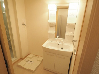 【洗面所】 | ベルニーニ | 明るい洗面所です