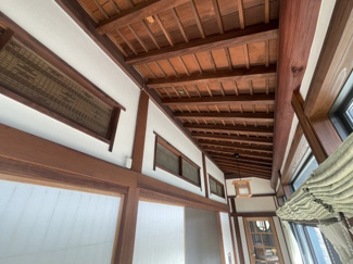 【内装】 | 桜川市本木4LDK中古住宅 | 東側の廊下です。造りこまれています。