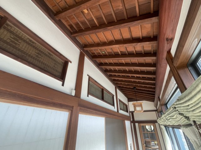 【内装】 | 桜川市本木4LDK中古住宅 | 東側の廊下です。造りこまれています。