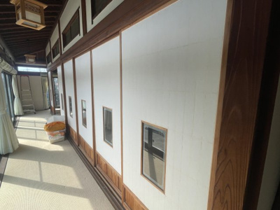 【内装】 | 桜川市本木4LDK中古住宅 | 東側の廊下縁で障子も素敵です。
