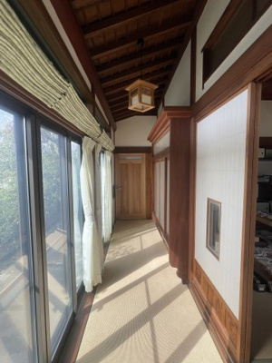 【内装】 | 桜川市本木4LDK中古住宅 | 南側廊下です。書院がある和室の廊下です。