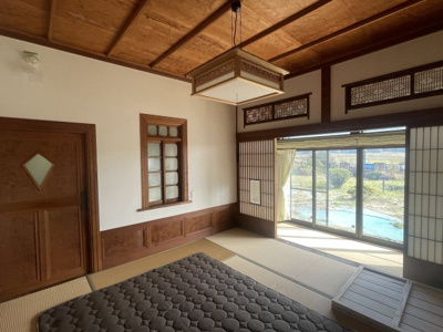 【和室】 | 桜川市本木4LDK中古住宅 | 雰囲気がある和室です。縁側も明るいです。