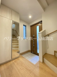 【玄関】 | 戸塚区矢部町Ⅱ　全２棟/今回販売1棟 | 施工例写真