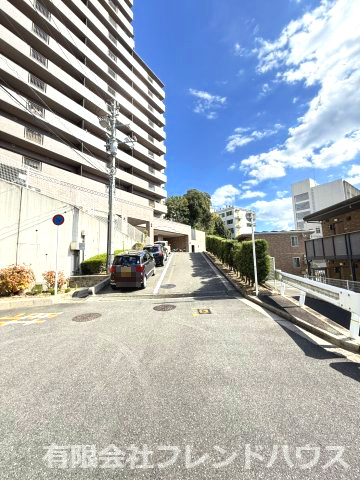 【周辺】 | グランソシエ五日市 | 前面道路含む外観