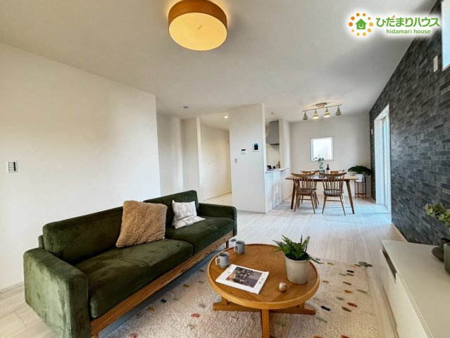 鴻巣市松原　新築戸建　リーブルガーデン02の居間・リビング|LDK：18.5帖