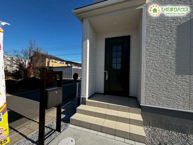 鴻巣市松原　新築戸建　リーブルガーデン02の玄関