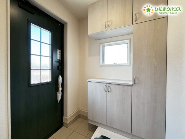 鴻巣市松原　新築戸建　リーブルガーデン02の玄関