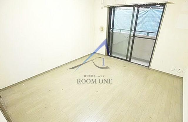 ロイヤルアメニティー上町の居間・リビング|洋室のお部屋です。