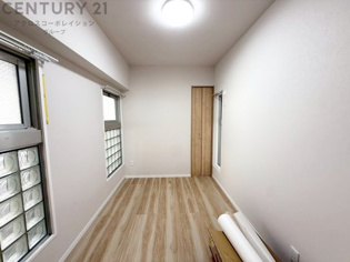 子供部屋…創造性や成長を促す遊びの空間を提供。学習や趣味に集中できる環境を整えます。個別のプライベートスペースは自己表現と自立心を育み、心地よい睡眠環境を整えリラックスできる場所を提供。