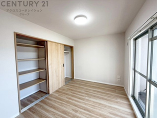 寝室…リラックスできるプライベート空間で、快適な睡眠をサポート。個人の好みに合わせたインテリアや寝具で心地良さを追求。プライベートな時間を過ごし、リフレッシュする場所におすすめです。