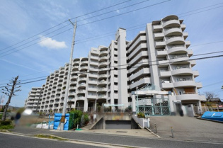 2025年10月リフォーム。リフォーム内容（システムキッチン新調、ユニットバス新調、洗面化粧台新調、トイレ新調、建具交換、クロス全室張替、床材貼替、ハウスクリーニング）