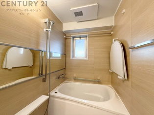 気密性と断熱性に優れ、外気の影響を受けにくく、浴室内の温度を一定に保ちやすいです。特に冬場は、暖房効率が高まり、快適なバスタイムを過ごせます。