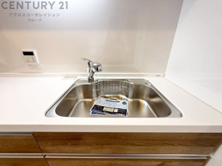 大きなシンクでお鍋などの大きな調理器具を洗う際にも便利です。