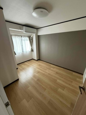 【洋室】 | ヴィラクラマス | 明るい洋室です