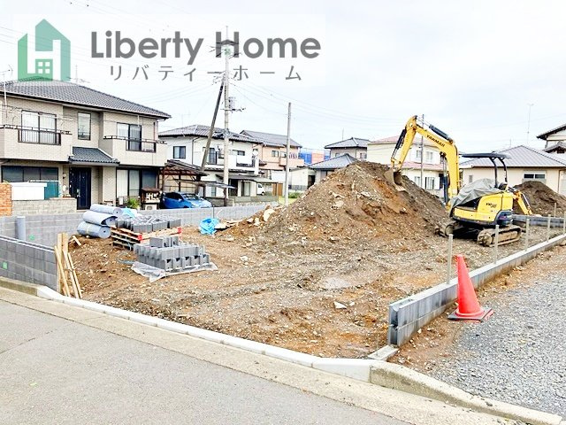 水戸市元吉田町10期　新築戸建　１号棟の前面道路含む現地写真