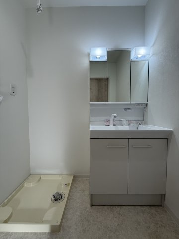 クラウンハイツ砂山南III A棟・アパート・95057の洗面所|1階のお部屋です。