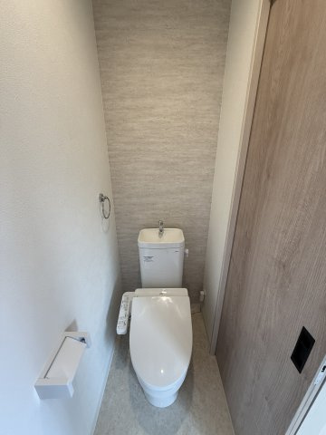 クラウンハイツ砂山南III A棟・アパート・95057のトイレ|1階のお部屋です。