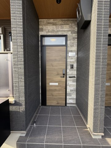 クラウンハイツ砂山南III A棟・アパート・95057の玄関|1階のお部屋です。