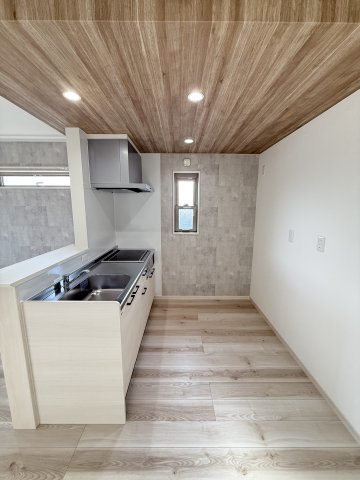 クラウンハイツ砂山南III A棟・アパート・95057のキッチン|2階のお部屋です。