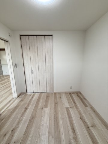 クラウンハイツ砂山南III A棟・アパート・95057の洋室|2階のお部屋です。