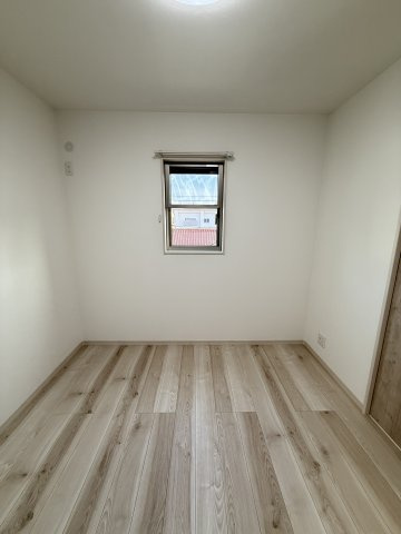 クラウンハイツ砂山南III A棟・アパート・95057の洋室|2階のお部屋です。