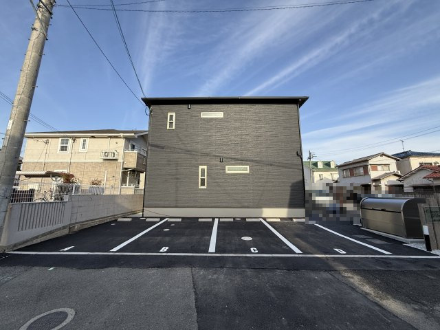 クラウンハイツ砂山南III A棟・アパート・95057の駐車場