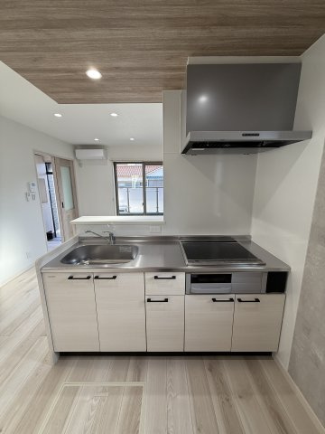 クラウンハイツ砂山南III A棟・アパート・95057のキッチン|1階のお部屋です。