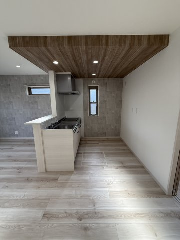 クラウンハイツ砂山南III A棟・アパート・95057のキッチン|1階のお部屋です。