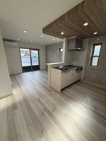 クラウンハイツ砂山南III A棟・アパート・95057の居間・リビング|1階のお部屋です。