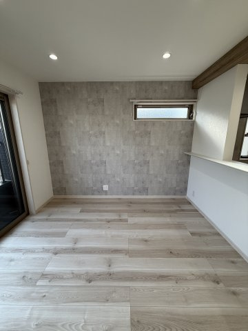 クラウンハイツ砂山南III A棟・アパート・95057の居間・リビング|1階のお部屋です。