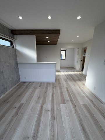 クラウンハイツ砂山南III A棟・アパート・95057の居間・リビング|1階のお部屋です。