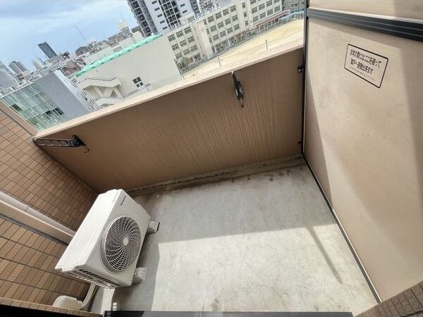 新梅田プライムのバルコニー