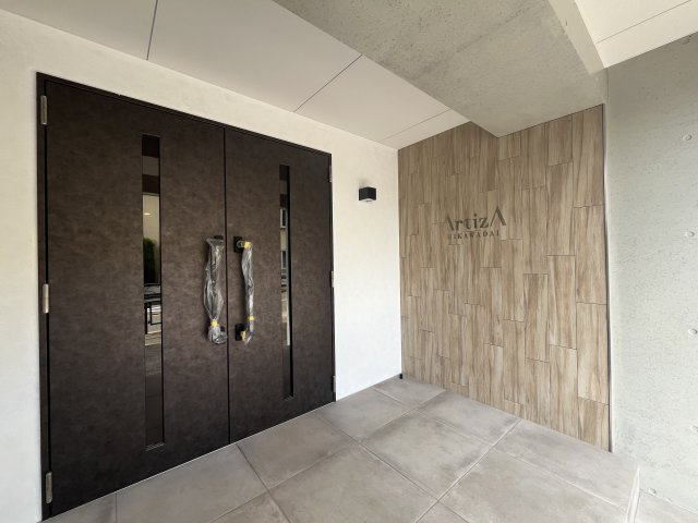 アルティザ氷川台のエントランス