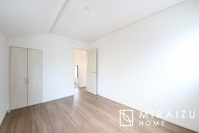 【収納】 | 収納力も自慢です。お洋服がお好きなお客様も多いですよね、衣替えをしなくてもお洋服をしまっておけそうなくらいの広さですね！
