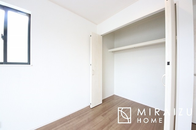 【洋室】 | 平日・休日問わず、いつでもご見学が出来ます♪☆実際に見て、触れて感じる安心のお住まい探しを体験して下さい♪☆物件情報だけでなく、地域の特色などなどエリア情報もお伝え出来たら嬉しいです♪
