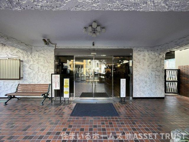 秀和第二三田綱町レジデンスのエントランス