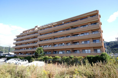 【外観】 | 【上質リノベ】ダイアパレス温品 | 【耐震性】
耐震性の高さを判断するポイントは、
建築確認申請日が1981年6月1日以降の
新耐震基準に適合しているかどうか。
震度６程度の大地震でも
建物が崩壊しないレベルが基準になりました。