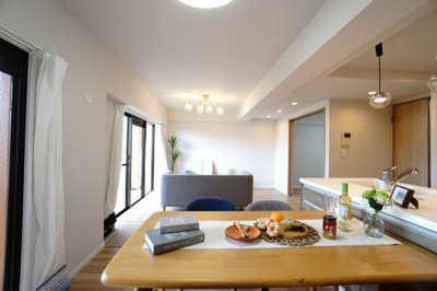 【居間・リビング】 | 【上質リノベ】ダイアパレス温品 | 室内（2025年10月28日9：00頃）撮影