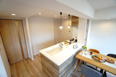 【キッチン】 | 【上質リノベ】ダイアパレス温品 | ☆キッチンの特徴☆
・クリナップ社製
・アクリストンワークトップ
・浄水器一体型ハンドシャワー水栓
・一度に5人分食器洗い乾燥機
・フラットスリムレンジフード
・換気扇幕板が他の面材と同色