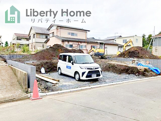 水戸市元吉田町10期　新築戸建　2号棟の前面道路含む現地写真