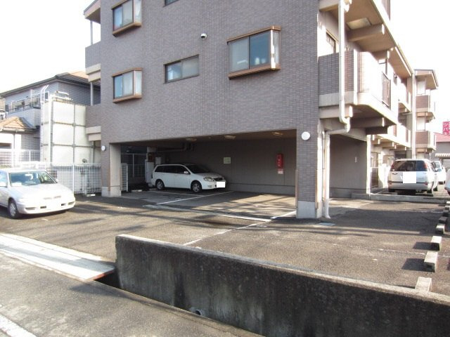 【駐車場】