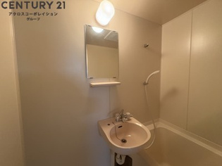 浴室内に洗面台付き！
