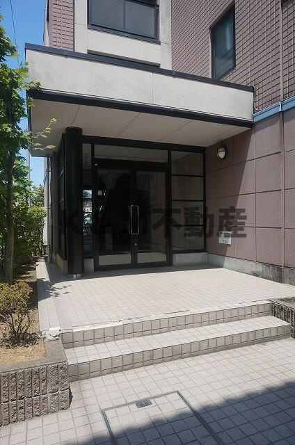 コモドパークハウスのエントランス|清潔なエントランスです